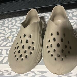 Nike Reacts Rejuvan8 Recovery Shoe -
Tan Khaki - Kids Size 2 USED!